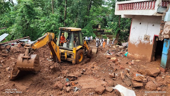 Konkan Land Slide Ratnagiri Chilun Rain Updates 9 officers charged with culpable homicide Konkan Land Slide : दरड कोसळून तिघांचा मृत्यू, गेल्या वर्षीची घटना; आता 9 अधिकाऱ्यांविरोधात सदोष मनुष्यवधाचा गुन्हा दाखल