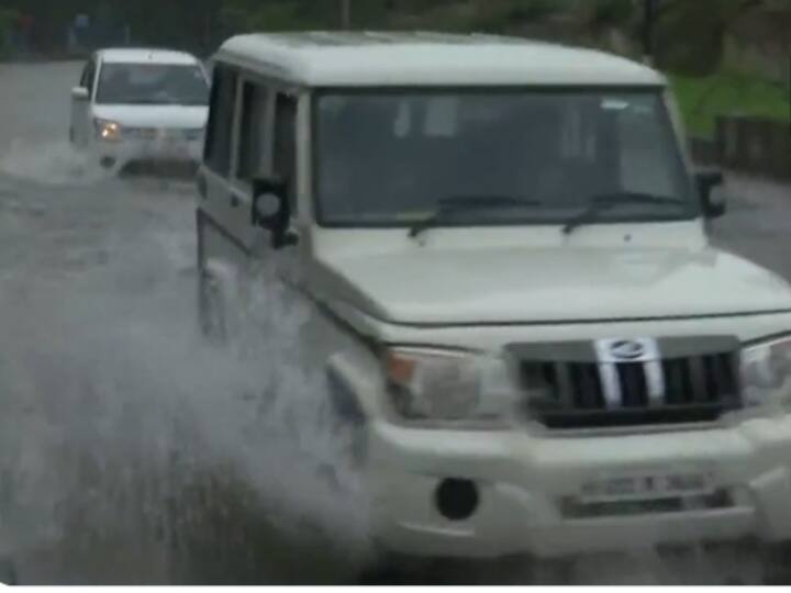 MP Weather News heavy rain alert for next 24 hours life affected badly by Rain Watch: मध्य प्रदेश में भारी बारिश में सड़कें बनी तालाब, भोपाल में बाढ़ जैसे हालात, अभी और बारिश की संभावना