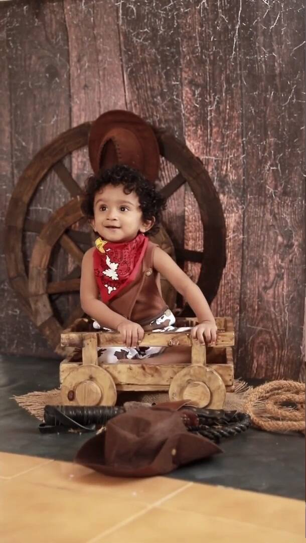 உடைந்த வீரனே கலங்கி அழுகிறேன்..