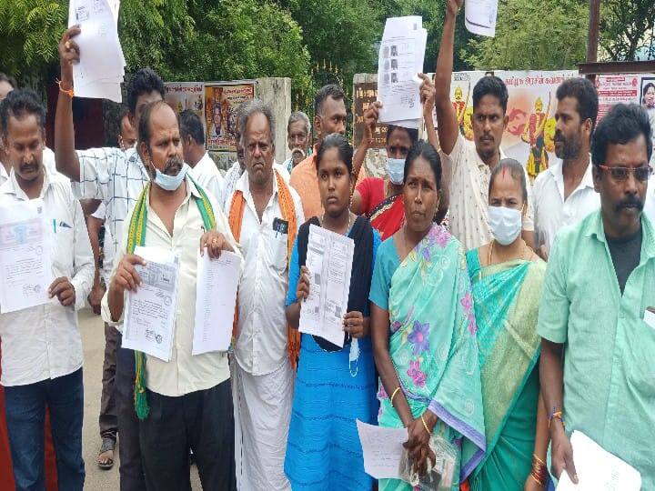 Madurai: Villagers complain against panchayat president for land fraud through fake Aadhaar card மதுரையில் போலி ஆதார் கார்டு மூலம் நில மோசடி-  ஊராட்சி மன்ற தலைவர் மீது கிராம மக்கள் புகார்