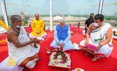 নতুন সংসদ ভবনের ছাদে জাতীয় প্রতীক অশোক স্তম্ভের আবরণ উন্মোচন প্রধানমন্ত্রীর