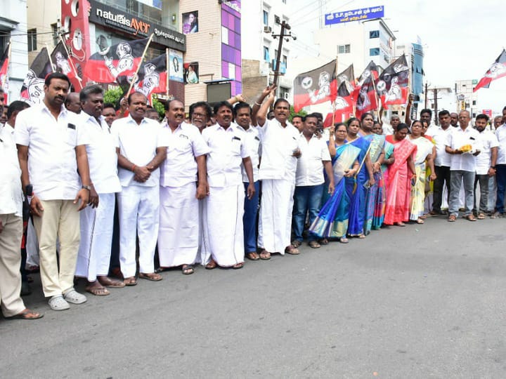 AIADMK: அதிமுக பொதுச்செயலாளராக இபிஎஸ்....கரூரில் அதிமுகவினர் பட்டாசு வெடித்து கொண்டாட்டம்..!