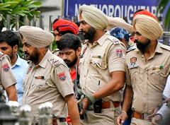 ਲਾਰੈਂਸ ਬਿਸ਼ਨੋਈ ਹੁਸ਼ਿਆਰਪੁਰ ਦੀ ਅਦਾਲਤ 'ਚ ਪੇਸ਼: 4 ਘੰਟੇ ਦਾ ਟਰਾਂਜ਼ਿਟ ਰਿਮਾਂਡ, ਸ਼ਰਾਬ ਕਾਰੋਬਾਰੀ 'ਤੇ ਗੋਲੀ ਚਲਾਉਣ ਦਾ ਮਾਮਲਾ