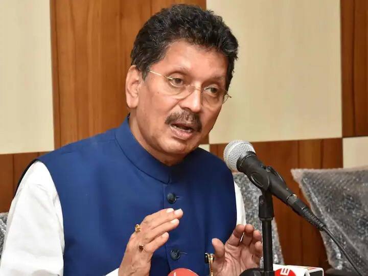 Maharashtra Political Crisis Deepak kesarkar reaction on Shivsena and supreme court  Deepak kesarkar : सर्वोच्च न्यायालयाचा निर्णय योग्यच, सेनेच्या याचिकेला आता अर्थ राहिला नाही: दीपक केसरकर