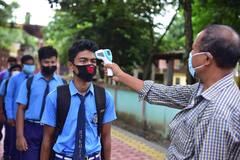 WB Corona: হুহু করে বাড়ছে সংক্রমণ, লাল তালিকাভুক্ত একাধিক জেলা, পঞ্চম সেন্টিনেল সার্ভেতে উদ্বেগ