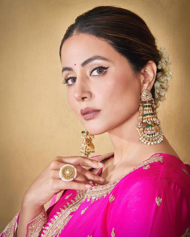 हिनाच्या वर्क फ्रंटबद्दल बोलायचे झाले तर, अलीकडच्या काळात ती टीव्ही शो व्यतिरिक्त अनेक म्युझिक व्हिडिओ, वेब सिरीज आणि इतर अनेक प्रोजेक्ट्सचा भाग बनली आहे. (photo:/realhinakhan/ig)