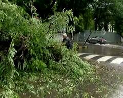 અમદાવાદમાં રવિવારે રાત્રે મેઘરાજાએ કરી તોફાની બેટિંગ, ભારે વરસાદે સર્જી આવી સ્થિતિ જુઓ દ્વશ્યો