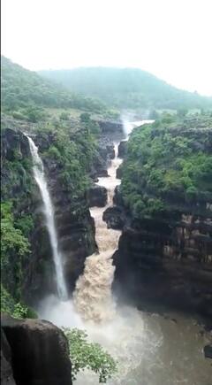 PHOTO : धबधब्यांमुळे अजिंठा लेणीचं सौंदर्य अधिकच खुललं