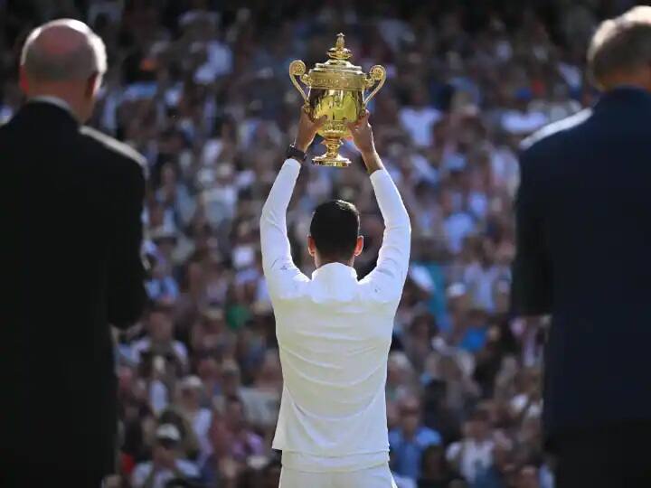 Wimbledon Final : Novak Djokovic Wins Seventh Wimbledon Title And 21st Grand Slam Novak Djokovic Wins Wimbledon : অপ্রতিরোধ্য ! প্রথম সেটে হেরেও কামব্যাক, ফের উইম্বলডন জয় জোকারের