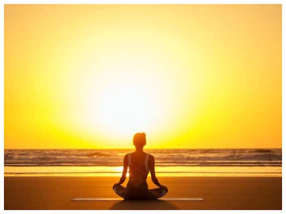 Morning Meditation Benefits: सुबह में मेडिटेशन करने के फायदे जान रह जाएंगे हैरान