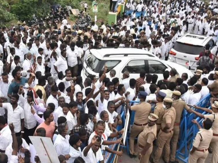 AIADMK general council meet Issue Charge sheet filed on 7 Members For Damage to public property AIADMK General Council Meet: உச்சம்தொட்ட ஒற்றைத்தலைமை மோதல்.. சேதமான பொதுசொத்துகள்.. 7 பிரிவின் கீழ் மீது வழக்குப்பதிவு..!