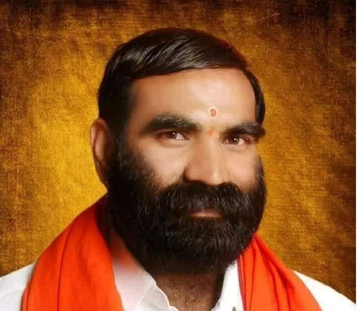 Hingoli Shiv Sena MLA Santosh Bangar News Uddhav Thackeray Dismiss Bangar as Shivsena District Leader आधी ढसाढसा रडले, मग फुटले, आता हटवले! बंडखोर आमदार संतोष बांगर यांना शिवसेनेचा मोठा धक्का 