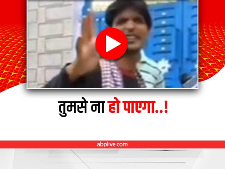 man funny video of singing mere mehboob qayamat hogi song viral on social media Watch: शख्स ने गाया ‘मेरे महबूब कयामत होगी’ सॉन्ग, लोग बोले- कानों से खून निकल जाएगा