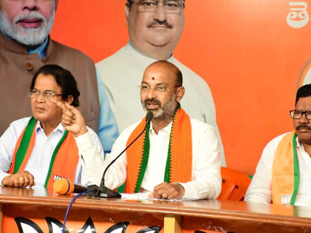 BJP MP Bandi Sanjay Counter attack to Telangana CM KCR Bandi Sanjay About KCR: టీఆర్ఎస్‌లో చాలా మంది ఏక్‌నాథ్ షిండేలు - బాంబు పేల్చిన బండి సంజయ్ !