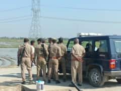 Pratapgarh Crime News: प्रतापगढ़ में बीच सड़क पर शख्स की गला रेतकर हत्या, इलाके में फैली सनसनी