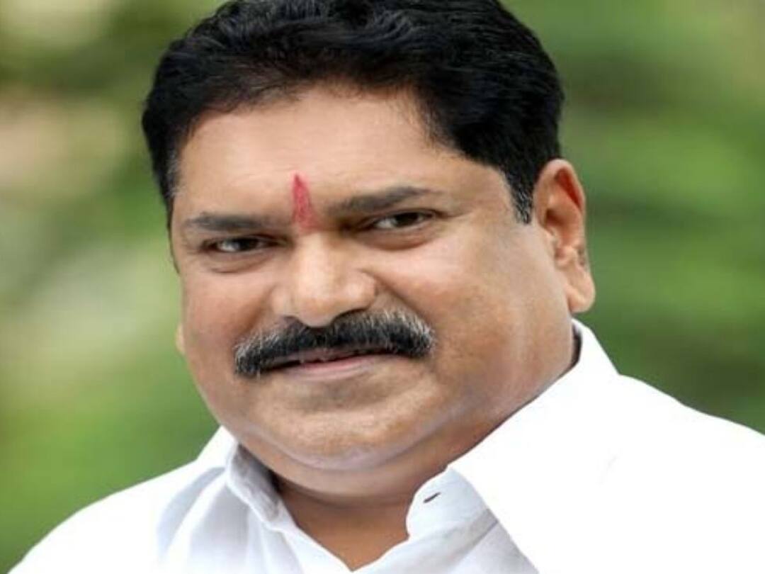 Shivsena MP sanjay mandlik clarify over why he absent in matoshree meeting with uddhav thackeray Sanjay Mandlik : मातोश्रीवरील बैठकीला दांडी कशासाठी? शिवसेना खासदार संजय मंडलिकांनी केला खुलासा! 