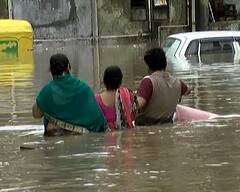 અમદાવાદમાં અનરાધાર વરસાદે સર્જી જળપ્રલયની સ્થિતિ, જુઓ કેવી સર્જાઇ સ્થિતિ