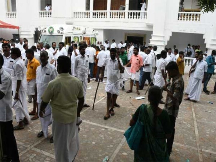 ADMK HeadOffice Violence : அதிமுக தலைமை அலுவலகத்தில் நடந்த மோதல்.. 400 பேர் மீது வழக்குப்பதிவு..