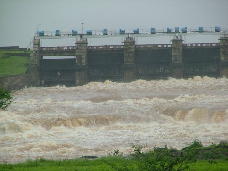 Maharashtra News Nashik Ten dams overflow in Nashik district, Gangapur dam at 92 percent Nashik Rain : नाशिक जिल्ह्यातील दहा धरणे ओव्हरफ्लो, गंगापूर धरणांतील जलसाठा 92 टक्क्यांवर 