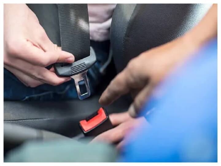 Seat Belts Compulsory For All Passengers In Cars In Mumbai From Nov 1 காரில் அனைத்து பயணிகளுக்கும் சீட் பெல்ட் கட்டாயம்: நவ.1ல் மும்பையில் அமல்