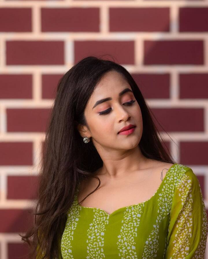 ప్రస్తుతం ఈ ఫొటోలు వైరల్ అవుతున్నాయి. (Photo Courtesy: Deepthi Sunaina Instagram)