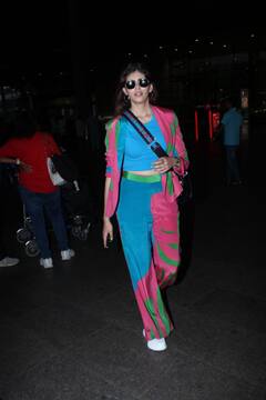 Sanjana Sanghi Photos: काले चश्‍मे में दिखा आदित्‍य राॅय कपूर की हीरोइन संजना सांघी का स्‍वैग