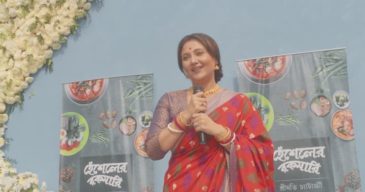 মুক্তি পেল অর্জুন দত্তের নতুন ছবি 'শ্রীমতী'। ছবিতে মুখ্য়ভূমিকায় অভিনয় করেছেন স্বস্তিকা মুখোপাধ্যায়। ছবির প্রিমিয়ারে হাজির ছিলেন ছবির কলাকুশলী থেকে শুরু করে টলিউডে একাধিক চেনা মুখেরা।