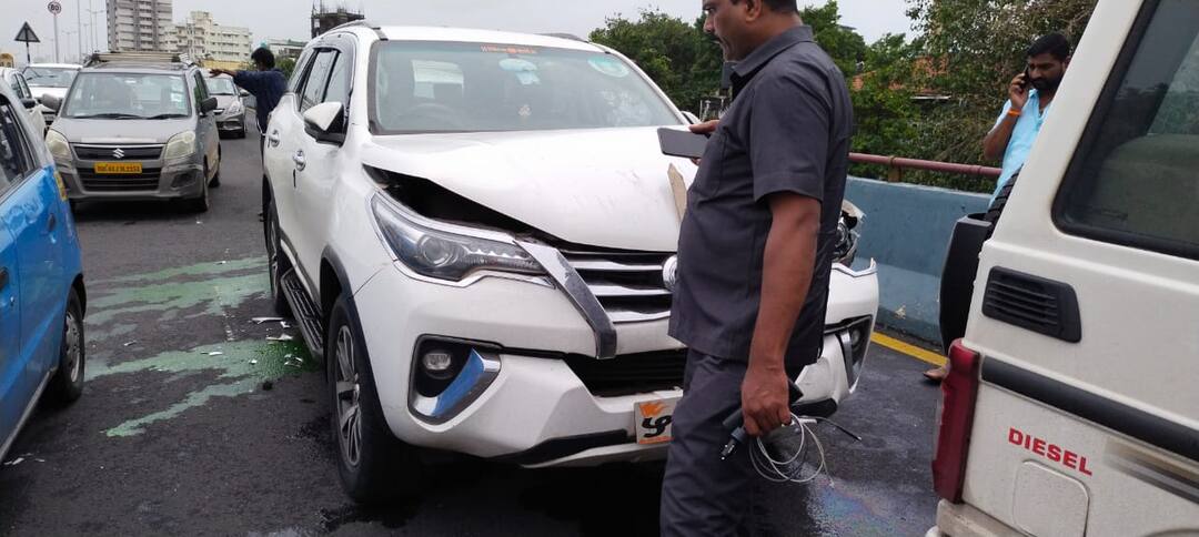 Bharat Gogawale : शिंदे गटाचे प्रतोद भरत गोगावलेंच्या गाडीला अपघात, फ्री वेवर आठ गाड्या धडकल्या! Mumbai Shiv Sena Eknath Shinde group MLA Chief Whip Bharat Gogawale Accident at Mumbai Free way Bharat Gogawale : शिंदे गटाचे प्रतोद भरत गोगावलेंच्या गाडीला अपघात, फ्री वेवर आठ गाड्या धडकल्या!