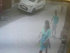 Agra News: 18 साल की लड़की को भगा ले गई मुस्लिम युवती, पिता बोले- ये 'लेडी लव जिहाद'