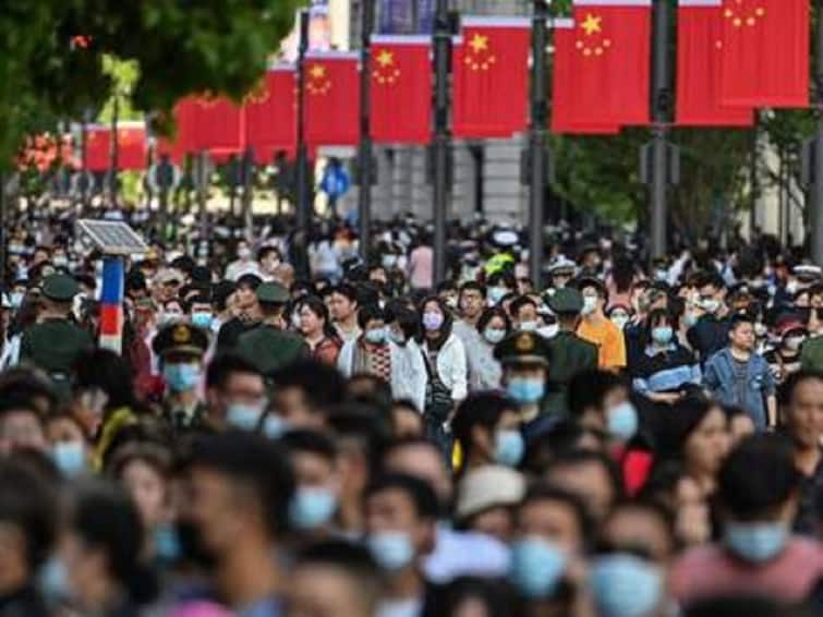 world population day India to surpass China as world's most populous country in 2023 says UN report World Population Day: लोकसंख्या वाढीत वर्षभरात भारत चीनला मागे सारणार; UN चा नवा अहवाल