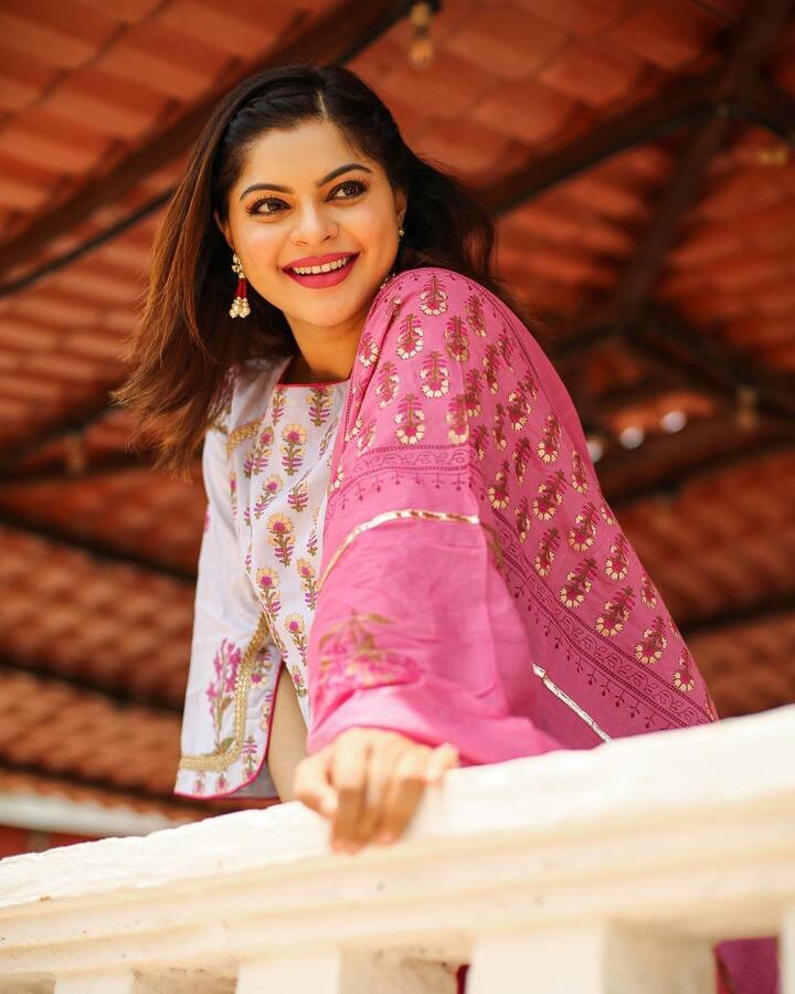 सारंगी गर्ल स्नेहा वाघ (Sneha Wagh) सोशल मीडियावर प्रचंड सक्रीय असते. (photo:snehawagh/ig)