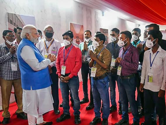 Watch: 'वाह ! ये आपकी कुटिया है' नए संसद भवन में वर्कर्स से बोले पीएम मोदी Watch: 'वाह ! ये आपकी कुटिया है' नए संसद भवन में वर्कर्स से बोले पीएम मोदी