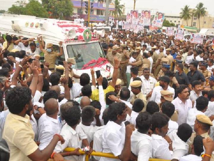 அன்று ஓபிஎஸ்... இன்று ஈபிஎஸ்.. பொதுக்குழுவுக்கு வந்த வாகனத்தில் திடீர் மாற்றம்.. காரணம் என்ன?