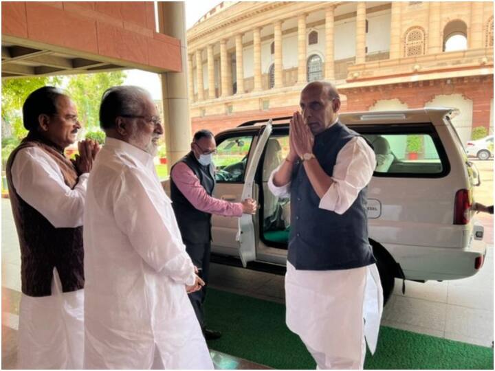 Agnipath Scheme Row Defence Minister Rajnath Singh hold meeting with Opposition leaders over Agnipath scheme ANN Agnipath Scheme: विपक्ष ने फिर की योजना वापसी की मांग, TMC ने अग्निपथ योजना को शिंजो आबे की हत्या से जोड़ा