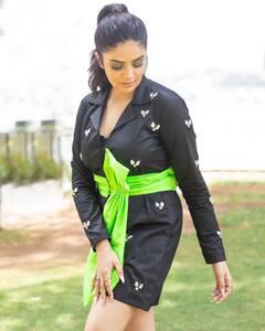 SreeMukhi Photos: పొట్టి గౌనులో రచ్చ చేస్తున్న శ్రీముఖి