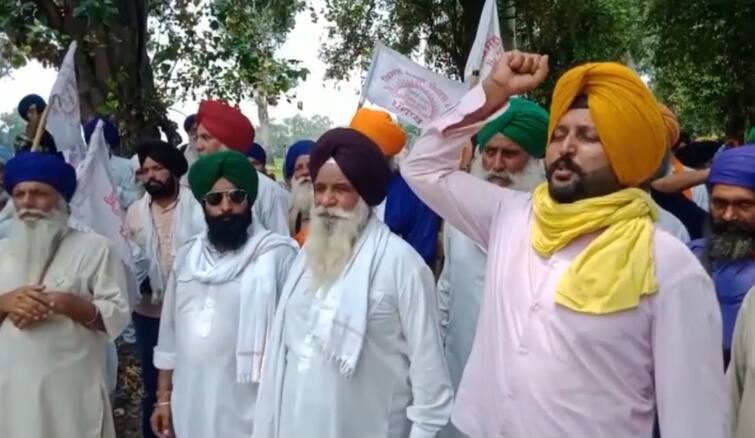 Punjab News: Farmers protest against Jammu Katra Express Highway in Gurdaspur ਦਿੱਲੀ ਜੰਮੂ ਕਟੜਾ ਐਕਸਪ੍ਰੈੱਸਹਾਈਵੇ ਦੇ ਚਲਦੇ ਕੰਮ ਨੂੰ ਰੋਕ ਕੇ ਕਿਸਾਨਾਂ ਨੇ ਕੀਤਾ ਪ੍ਰਦਰਸ਼ਨ , ਮੁਆਵਜ਼ਾ ਇੱਕ ਸਾਰ ਦੇਣ ਦੀ ਮੰਗ