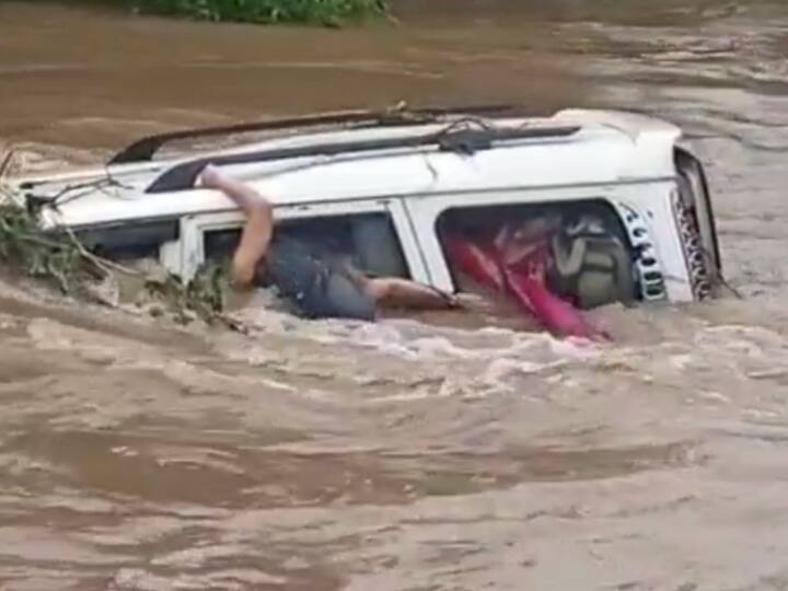 8 people drowned in flood in Nagpur kelwad stuck in scorpio vehicle ann Nagpur Flood: नागपुर के केलवाड़ में आई बाढ़; बह गए 8 लोग, स्कॉर्पियो गाड़ी में थे सवार