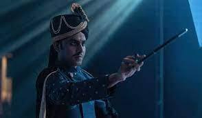 पंचायत फेम जितेंद्र कुमारचा 'जादूगर' हा सिनेमा लवकरच प्रेक्षकांच्या भेटीला येणार आहे. 15 जुलैपासून नेटफ्लिक्सवर प्रेक्षक हा सिनेमा पाहू शकतात. या सिनेमात जितेंद्र मीनू नावाचे पात्र साकारत आहे.