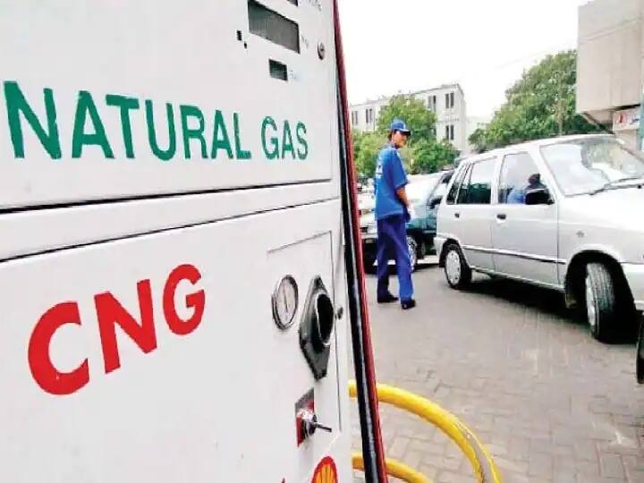 Maharashtra News CNG price cut by three rupees in Nashik vehicle owners satisfied Nashik CNG Rate : नाशिकमध्ये सीएनजीच्या दरात तीन रुपयांनी कपात, सीएनजी वाहनधारक समाधानी