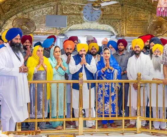 7 જુલાઈના રોજ, સીએમ ભગવંત માને ચંદીગઢમાં તેમના નિવાસસ્થાને એક ખાનગી સમારોહમાં ડૉ ગુરપ્રીત કૌર સાથે લગ્ન કર્યા. તેમના આ લગ્નમાં પરિવારના કેટલાક સભ્યો અને કેટલાક નજીકના લોકો જ હાજર રહ્યા હતા. પરિવારની હાજરીમાં યોજાયેલા આ લગ્નમાં બેન્ડ-બાજા અને શોભાયાત્રામાં સૌ ગેરહાજર રહ્યા હતા.