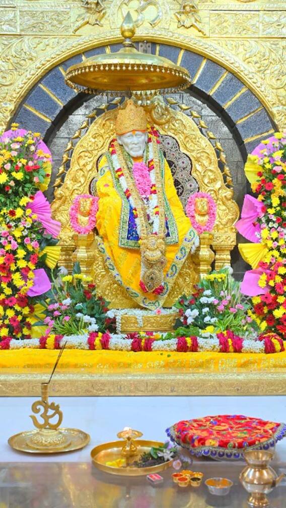 गुरुपौर्णिमेनिमित्त शिर्डी गजबजली