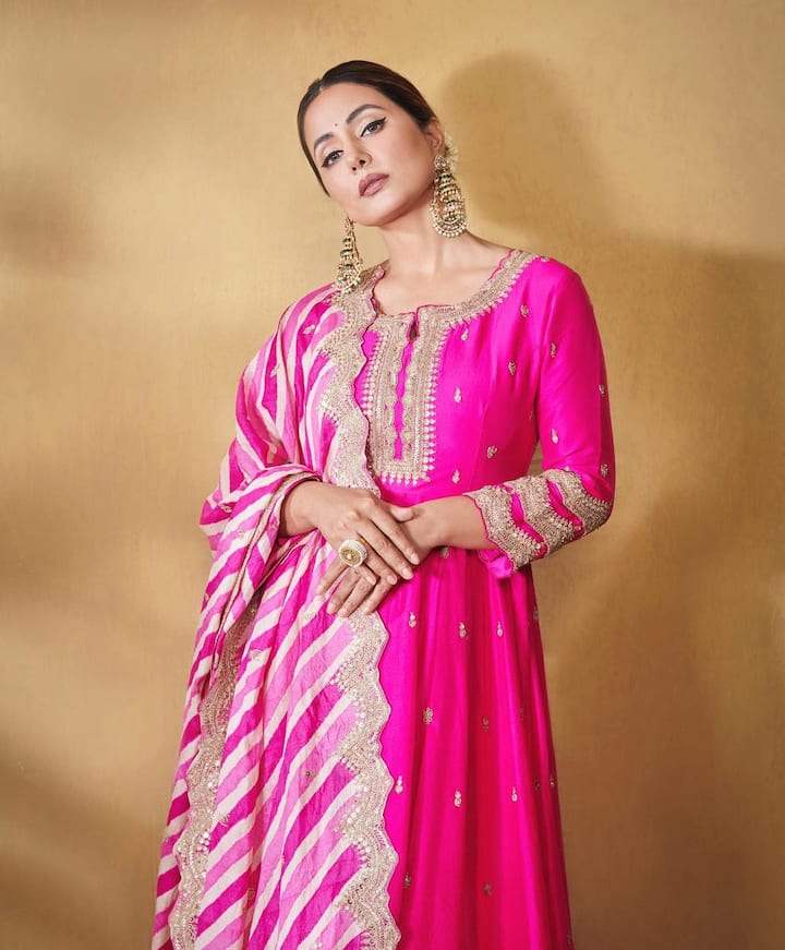 हिना खानचे इंस्टाग्रामवर 17 मिलियनहून अधिक फॉलोअर्स आहेत, जे तिच्या फोटोंवर लाईक्स आणि कमेंट करताना दिसतात. (PHOTO : @realhinakhan/IG)