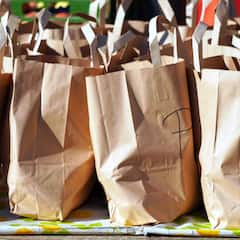 World Paper Bag Day 2022 : বছর কেটে গেলেও নষ্ট হয় না ক্ষতিকারক প্লাস্টিক, পরিবেশ-বান্ধব পেপার ব্যাগই কি বিকল্প ?