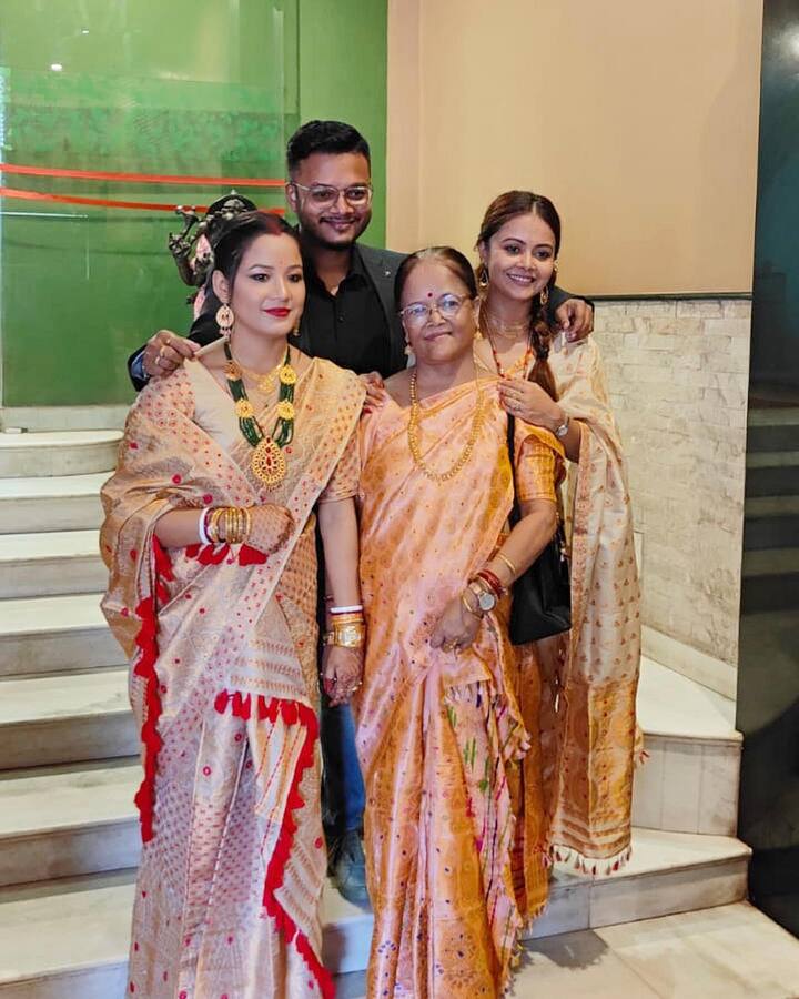 ‘साथ निभाना साथिया’ की ‘गोपी बहू’ यानी देवोलीना भट्टाचार्जी (Devoleena Bhattacharjee) के भाई अंदीप हाल ही में शादी के बंधन में बंध गए.