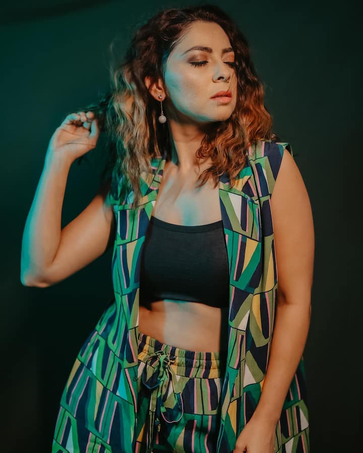 सोनालीने आजवर अनेक मराठी आणि हिंदी सिनेमांमधून प्रेक्षकांच्या मनावर राज्य केलं आहे.(photo: sonalee18588/ig)
