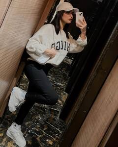 Avneet Kaur अपने स्टाइलिश लुक से गिराती हैं कहर, कातिलाना लुक देख फैंस को जाते हैं मदहोश