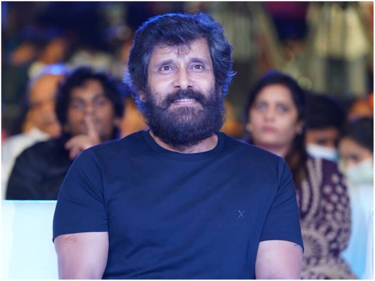 Vikram attends Cobra Audio Launch Looks Healthy, Vikram Says He was not effected by Rumours about his health, see his reaction on YouTube thumbnails Vikram: పేషెంట్ బాడీకి నా ఫేస్ అతికించారు - యూట్యూబ్ థంబ్‌నైల్స్‌పై విక్రమ్ రియాక్షన్