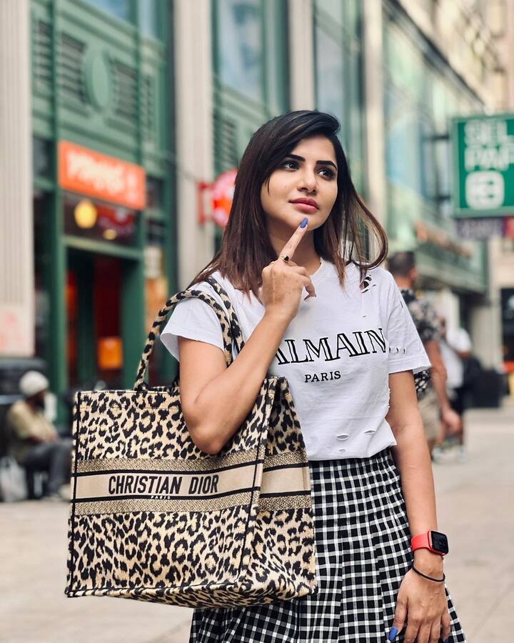 అమెరికాలో షికార్లు కొడుతున్న అషూరెడ్డి -Image credit: Ashu Reddy/Instagram