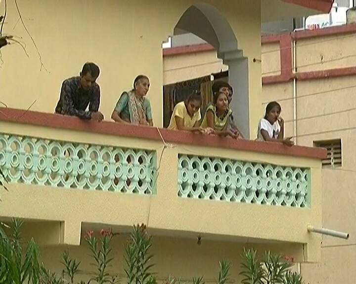 મ્યુનિસિપલ કોર્પોરેશનના વહીવટી તંત્ર તરફથી મોનસુનને લઈ કરવામાં આવેલી કામગીરી અને એ સંદર્ભમાં તંત્ર તરફથી કરવામાં આવેલી તૈયારીઓ બાદ પણ કયાંકને કયાંક વરસાદી તાંડવને કારણે તંત્રના હાથ ટૂંકા પડયા હોય એમ સ્પષ્ટ દેખાઈ આવે છે.