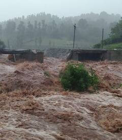 राज्यात मुसळधार पाऊस, अनेक ठिकाणी पूरस्थिती